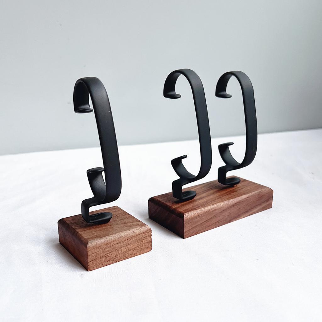 C Shaped Watch Display Stand S - Jewelry And Watches Inc 评论和价格